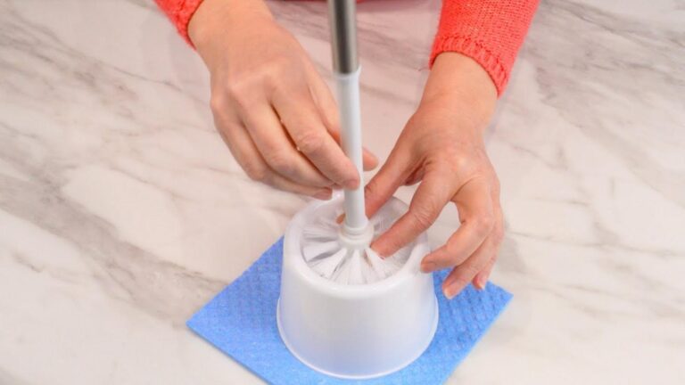 Questo trucco sorprendente per la brosse delle toilettes cambierà la tua vita…