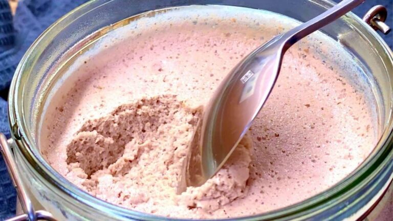 Questo semplice gesto trasforma il latte in un dessert soffice… Provalo subito!