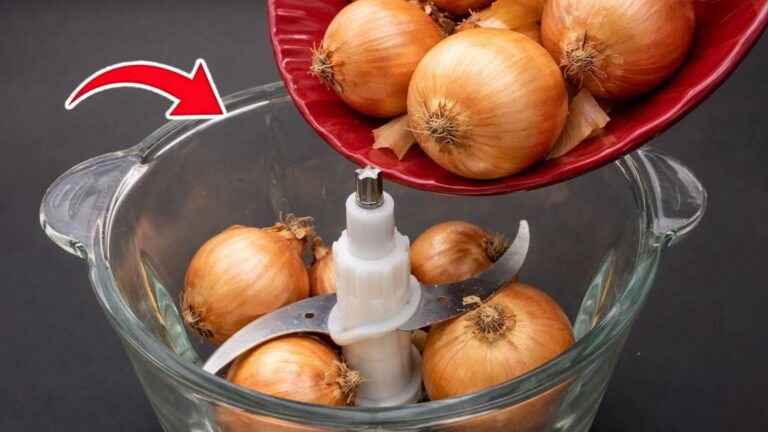 Questo semplice gesto trasforma le cipolle in un ingrediente fresco tutto l’anno…
