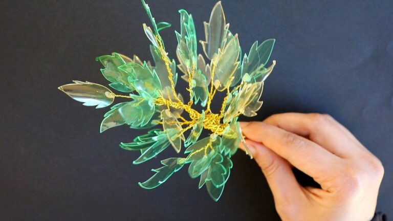 5 idee creative per trasformare bottiglie di plastica in foglie d’arte