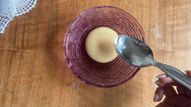 Il trucco delle esperte: 3 cucchiai di alcol su un sapone per risultati straordinari