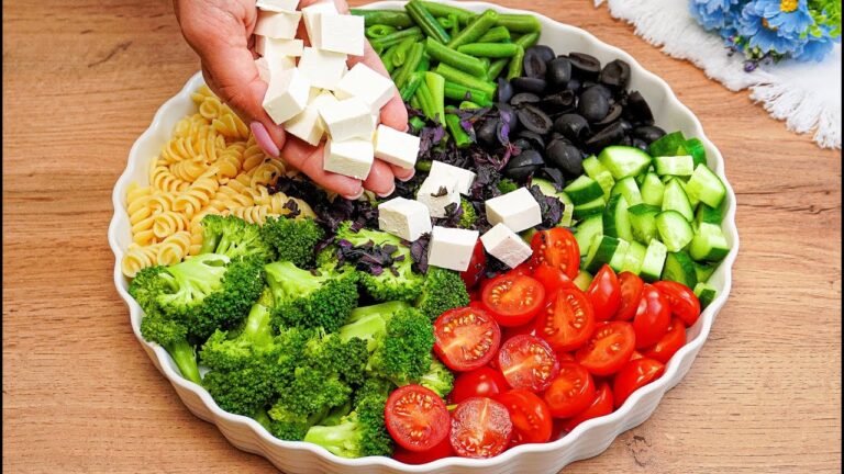 Scopri 5 motivi per amare questo insalata che ha conquistato il mondo!